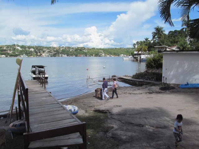 La playa ejidal de Tehuixtla en Tequesquitengo está operada por un particular, que paga una renta mensual al ejido.