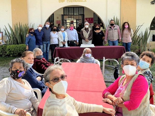 Calidad y calidez al adulto mayor en su casa del parque Tlaltenango: ayuntamiento