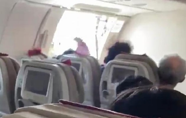 Arrestan a sujeto que abrió puerta de avión durante vuelo en Corea del Sur
