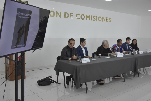 Presentan libro &#039;Afromexicanos: Perspectiva de un negro&#039; en Congreso local