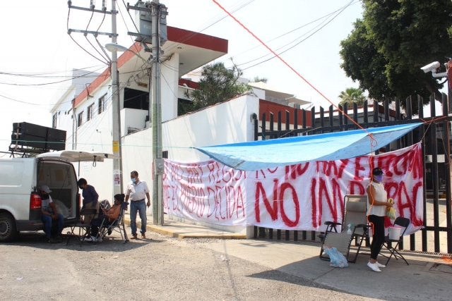 Militantes del Partido Futuro mantenían hasta ayer una protesta en la sede del Impepac. 