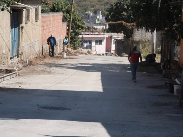 Avanza SOP en trabajos de pavimentación en la colonia Unidad Deportiva de Cuernavaca