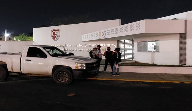 Policías se disparan entre ellos dentro del C5 en Veracruz