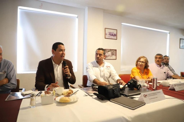Acuerdan ingenieros y Juan Ángel Flores Bustamante proyectos para la transformación segura de Morelos