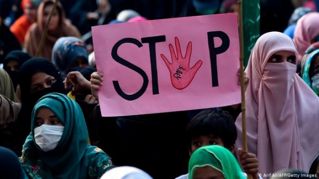 Pakistán declara anticonstitucional el test de la virginidad.