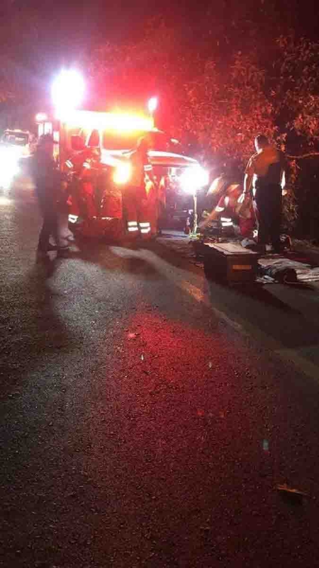 Cae auto a barranco; hay cinco heridos