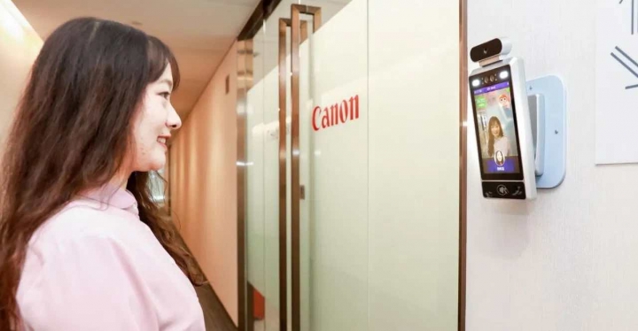 Canon integra IA a sus oficinas para que solo deje pasar empleados “felices”