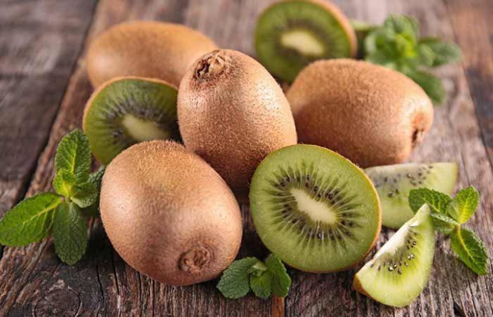 Kiwi: La fruta que mejora tu sueño si la consumes a diario