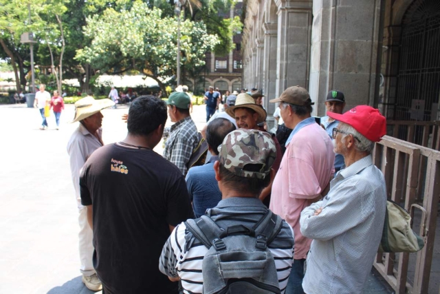 En el Palacio de Gobierno, comuneros señalaron la invasión violenta de tierras en la zona de El Texcal.   