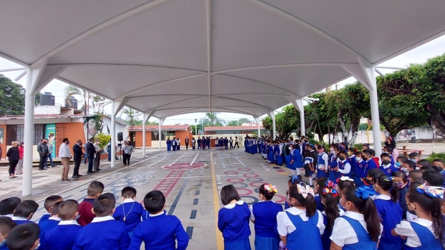 Entregan alcalde de Jiutepec y diputado local infraestructura en primaria de El Texcal