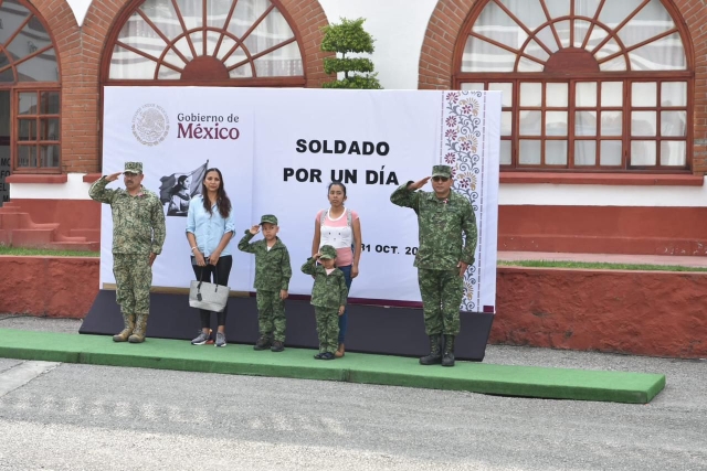 Llevan a cabo la ceremonia &#039;Soldado por un día&#039;