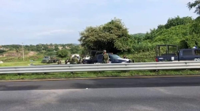 El cuerpo estaba maniatado, informó la Policía. 