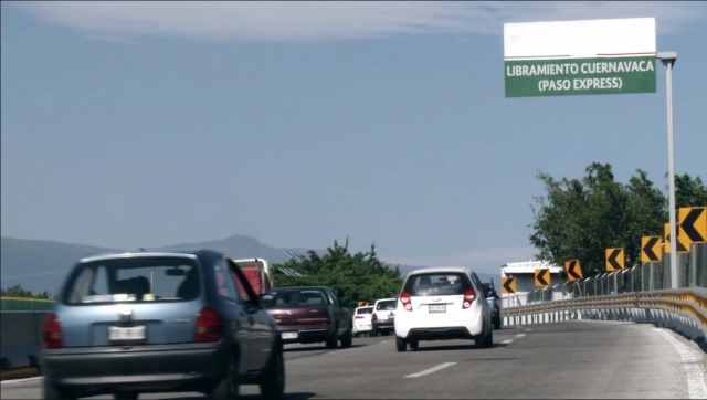Continúa mantenimiento en kilómetro 80 de autopista México-Cuernavaca