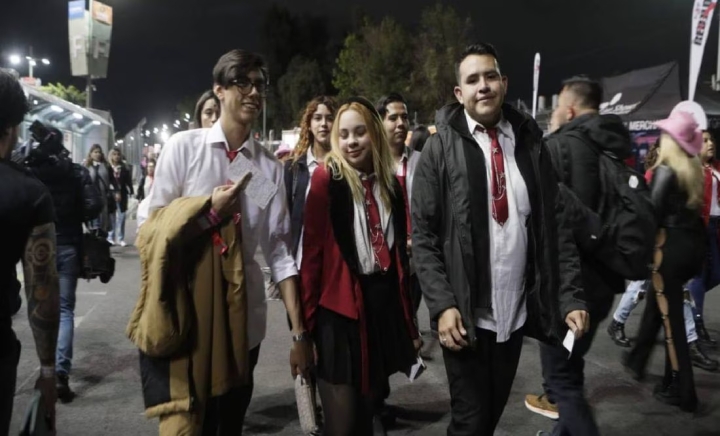 Entre corbatas y estrellitas: Foro Sol deslumbra con primer concierto de RBD