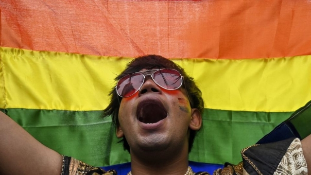 En Singapur ya no es ilegal ser homosexual, pero los hombres gay aún no podrán casarse