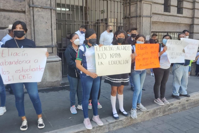 Demandan estudiantes de CBTA Huitzililla un espacio para continuar clases