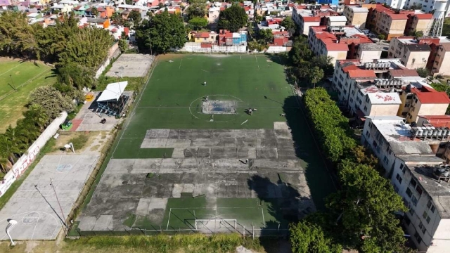 Rehabilita gobierno de Jiutepec cancha de futbol de la Unidad Campestre