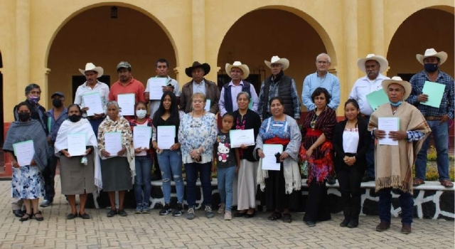 18 habitantes del municipio recibieron la acreditación.