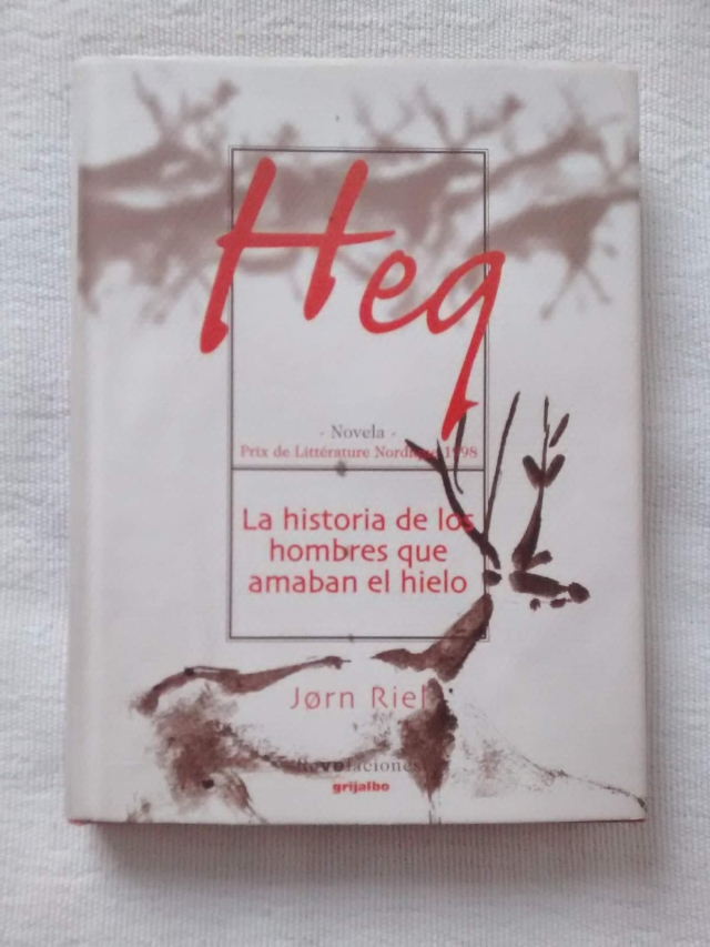 La novela (197 páginas) es el primer volumen de la trilogía «Canción por la vida». Fue traducida por María A. Serrano y José M. Ramos Ruiz.  