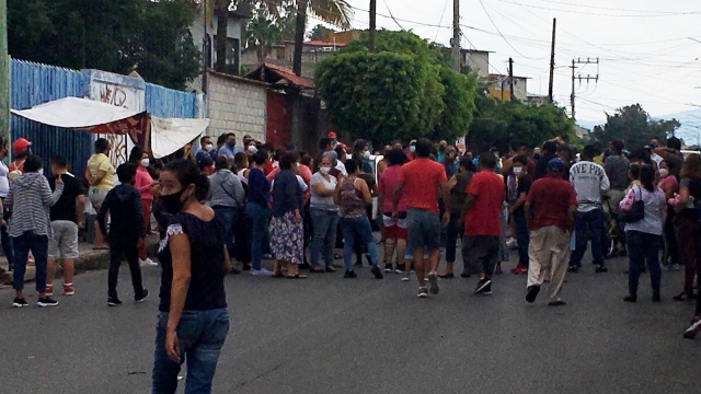Se reúnen vecinos de Ciudad Chapultepec y Revolución frente al pozo de agua
