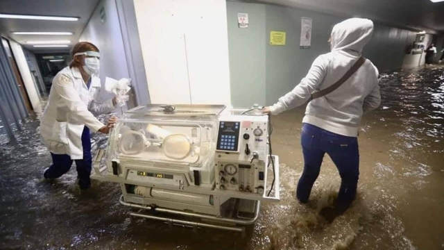 Se inunda Hospital General de Atizapán.