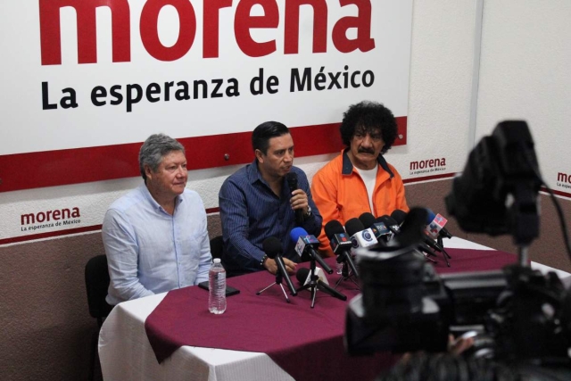 Héctor Ulises García (izquierda) y Ulises Bravo (centro) confirmaron la gira “La esperanza nos une”, por todo el país, de Claudia Sheinbaum Pardo.    