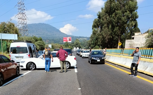 Retiran bloqueo en autopista y carretera federal México-Cuernavaca, a la salida de CDMX