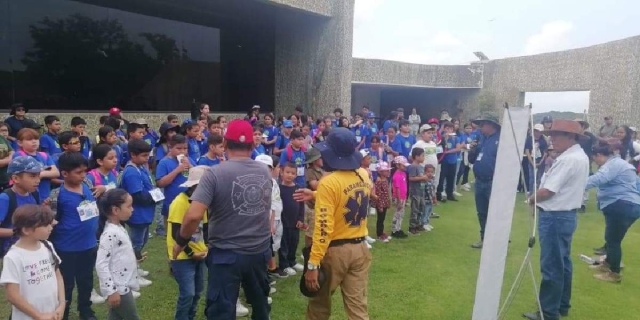 Los menores contaron con guías para conocer parte del patrimonio con el que cuenta la entidad.