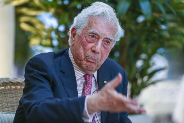 Vargas Llosa afirma que si declaró sus ingresos.