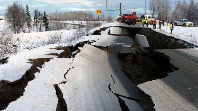 Sismo de magnitud 8.2 se registra en Alaska.