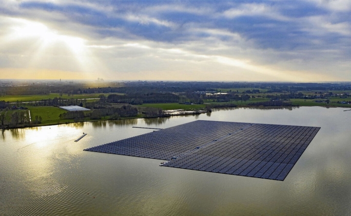 Una &quot;isla solar&quot; en medio de un pantano: cómo Portugal está tomando la delantera en la energía solar flotante