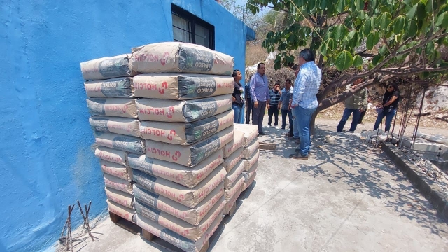 Alcalde Rafael Reyes entrega segunda remesa de material para obra pública en colonias de Jiutepec