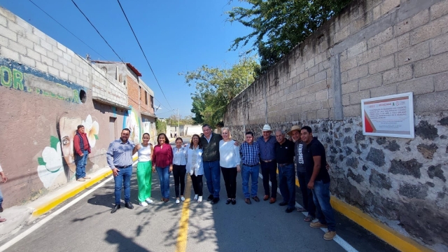 Entrega alcalde Rafael Reyes obra de pavimentación en la colonia Francisco Villa