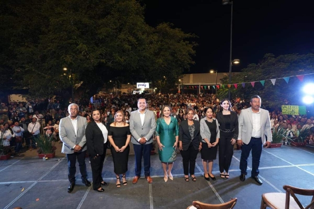 Nayeli Mares tomó protesta al cargo, junto con el resto del Cabildo.