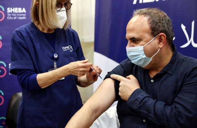 Israel prueba cuarta dosis de vacuna contra COVID-19.