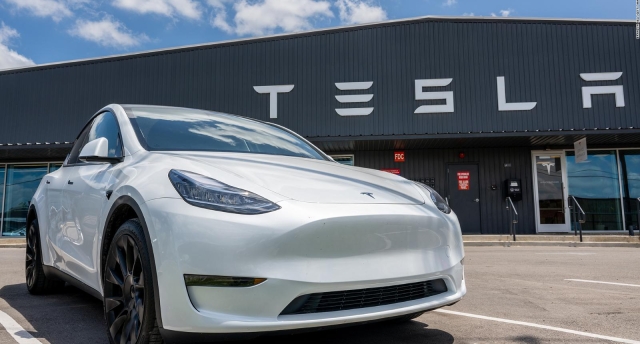 Tesla invierte $1,000 millones en conducción autónoma