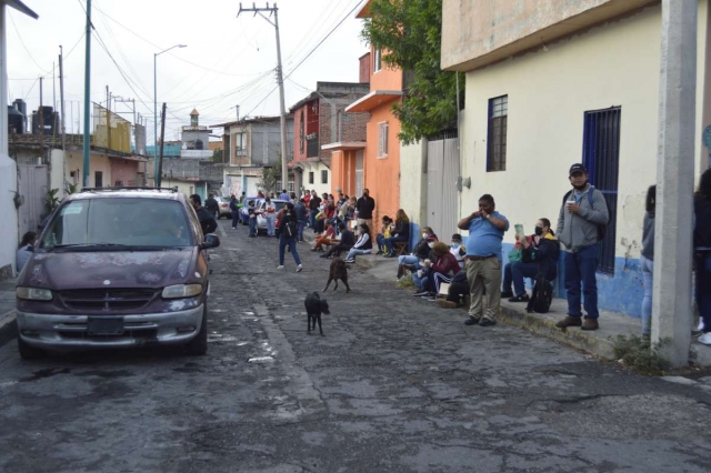 Las autoridades informaron que la próxima semana habrá vacunación en varios municipios y exhortaron a evitar las aglomeraciones que se presentaron esta semana en Cuernavaca. Al mismo tiempo los edificios gubernamentales mantienen las medidas preventivas. 