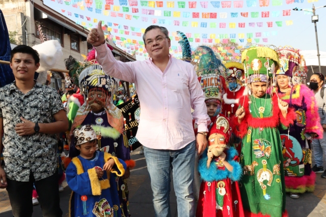 Encabeza alcalde de Jiutepec décimo tercer encuentro de comparsas con la participación de mil 500 chinelos