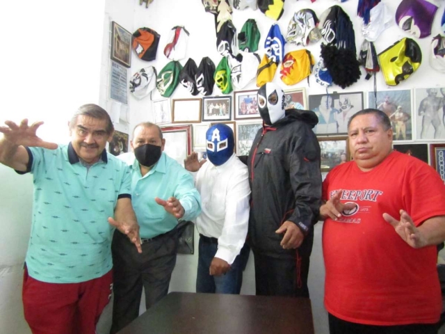 Ráfaga Moreno, Ray López, Zaratustra, Anima Blanca y Marco Antonio Vargas el &quot;Muñeco&quot; (De izquierda a derecha) tuvieron un encuentro ameno, recordando vivencias en la lucha libre.