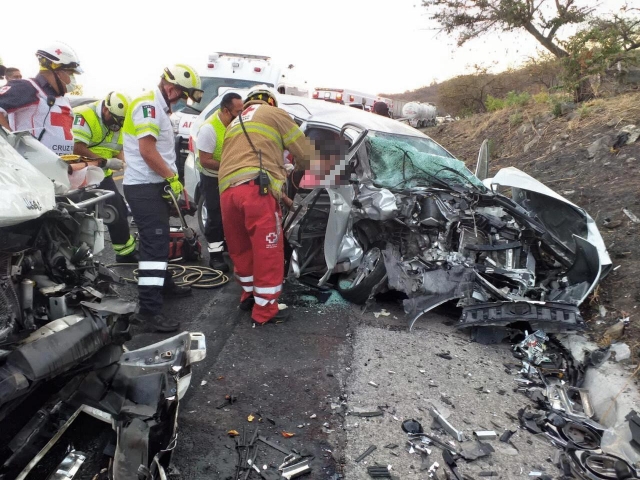 Cuatro lesionados en choque en autopista Cuautla-Tepoztlán