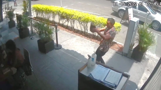 Hombre ataca con una piedra a menor de edad en taquería; policía CDMX busca a agresor