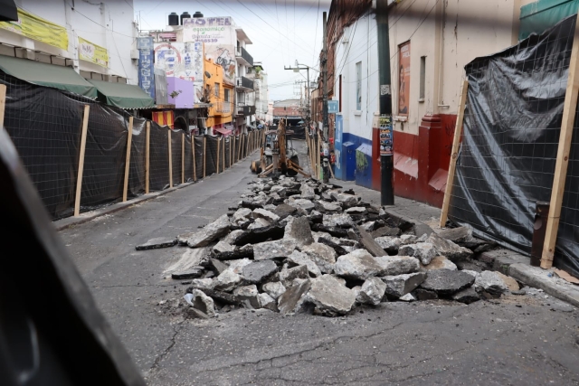 Cierre de calle Degollado en el centro de Cuernavaca por obras de drenaje y repavimentación