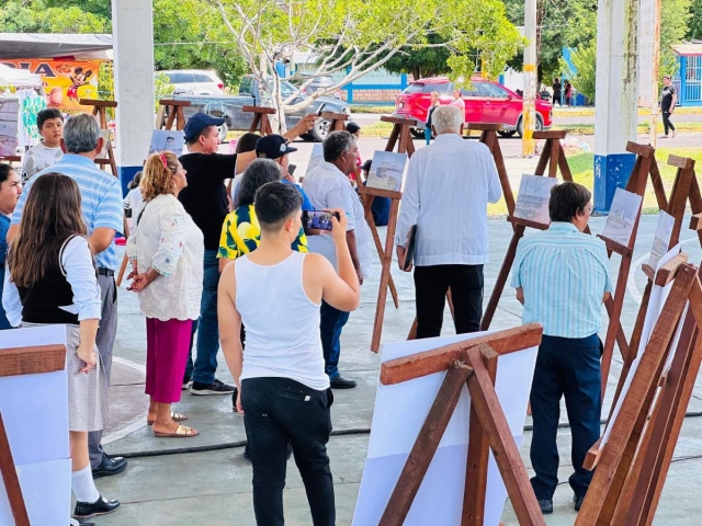 Con motivo del aniversario de fundación de la Unidad Morelos se presentó una exposición fotográfica de cómo fue su construcción y se realizó la fiesta popular.