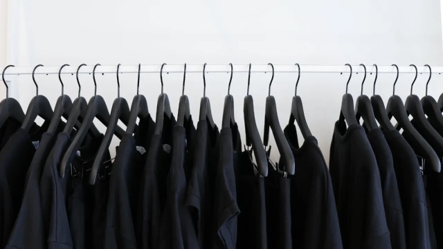 Consejos para que la ropa negra no pierda color y mantenga su tono vibrante