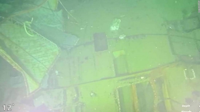Hallan restos de submarino desaparecido en Indonesia.