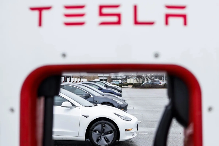 Tesla llega a acuerdo en demanda por muerte en auto autónomo