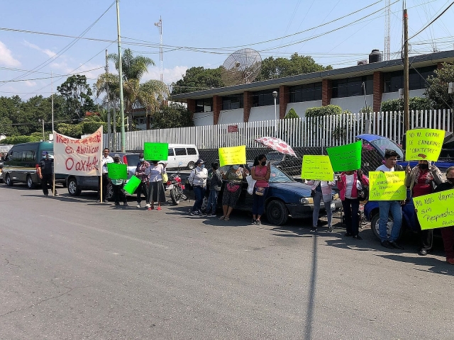 Se manifiestan habitantes de Oaxtepec ante SITC en contra de la instalación de casetas