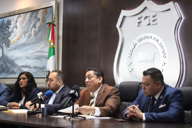 En una conferencia de prensa, el fiscal Uriel Carmona subrayó que no renunciará al cargo. 