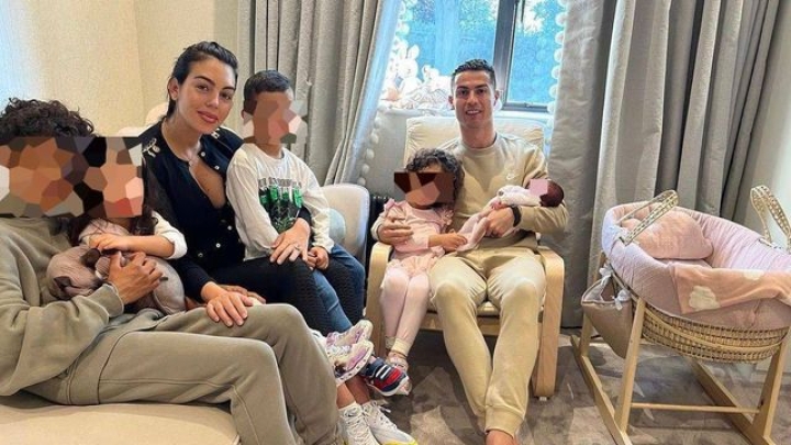 Cristiano Ronaldo presenta a su bebé