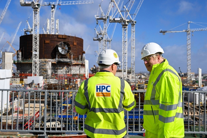 Reino Unido quiere construir ahora un reactor nuclear al año